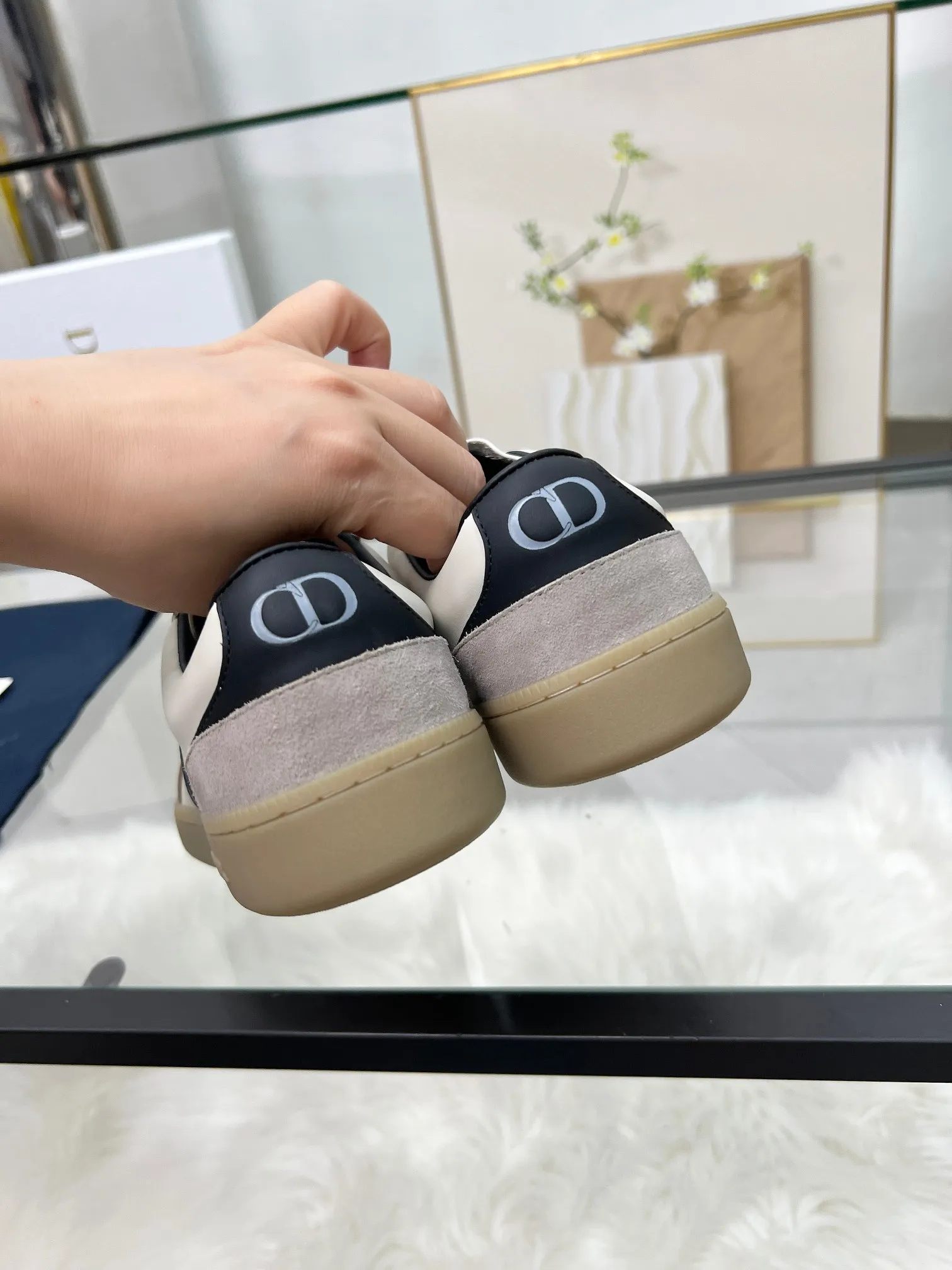 👟👟Ex-factory price 460👟👟Male size +10 correct✅ version. 𝐃𝐢𝐨𝐫 𝟮𝟱𝐏𝐫𝐞-𝐅𝐚𝐥𝐥 𝐁𝐞𝐫𝐥𝐢𝐧 𝟬𝟭 Dior B01 couple casual moral training shoes white shoes sneakers late 90s fashion brand Maison Margiela purchased GAT in large quantities and gave them a makeover. This shoe type of De Xun officially started its fashion journey. Original: Top layer of cowhide, cowhide lining, original outsole Size: 35-45 (40 for women, 45 for men, custom made, non-refundable)